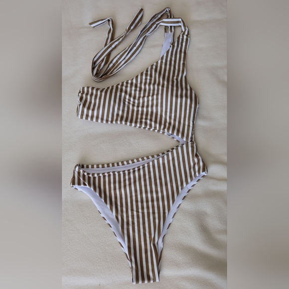 Buy 1 Get 1 Swimwear - Picture 3 of 3